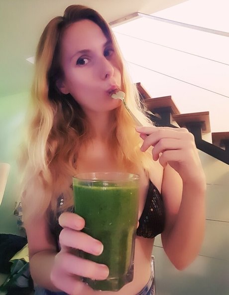 Nahá fotka uniklých OnlyFans od Ellyedelweiss