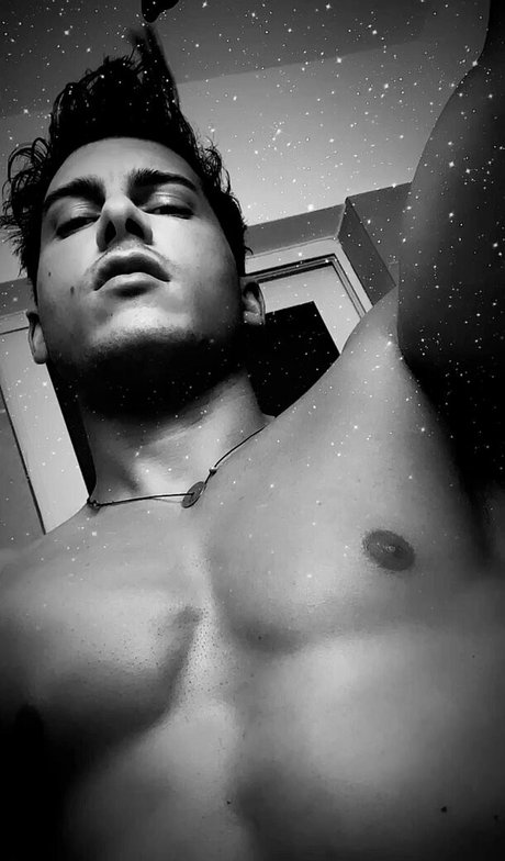 Alaston vuotanut OnlyFans-kuva Alexandrosr