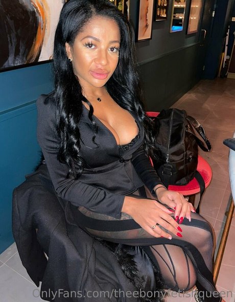 Naakte gelekte OnlyFans-foto van Kikiluxxxe