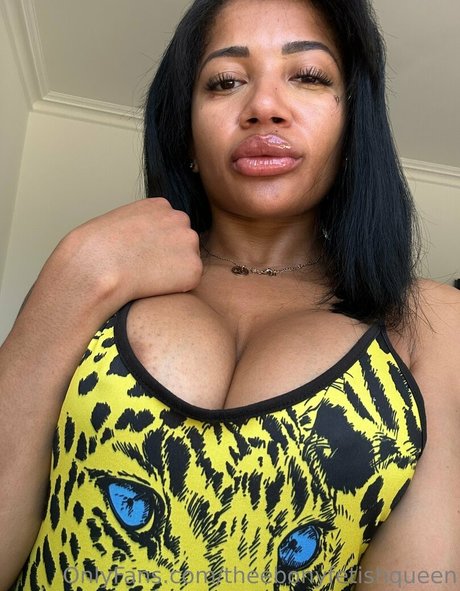 Обнаженная фотография утечки OnlyFans от Kikiluxxxe