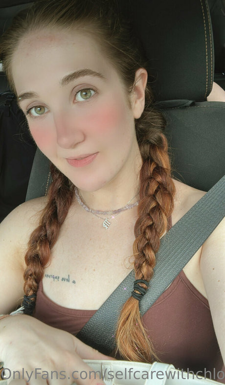 Nahá fotka uniklých OnlyFans od Selfcarewithchloe