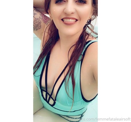 Nahá fotka uniklých OnlyFans od Femmefataleairsoft