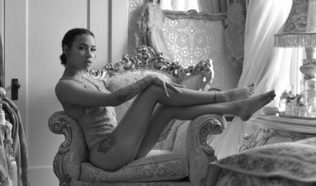 Nahá fotka uniklých OnlyFans od  Miah Mullato 