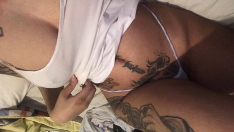 Naken lekkede OnlyFans-bilde av Amanda Beltro