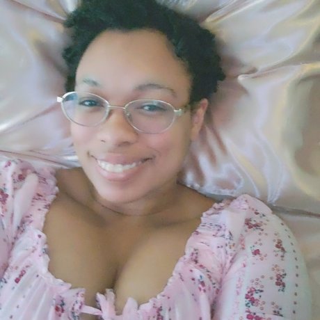 Naken lekkede OnlyFans-bilde av Amira Yums