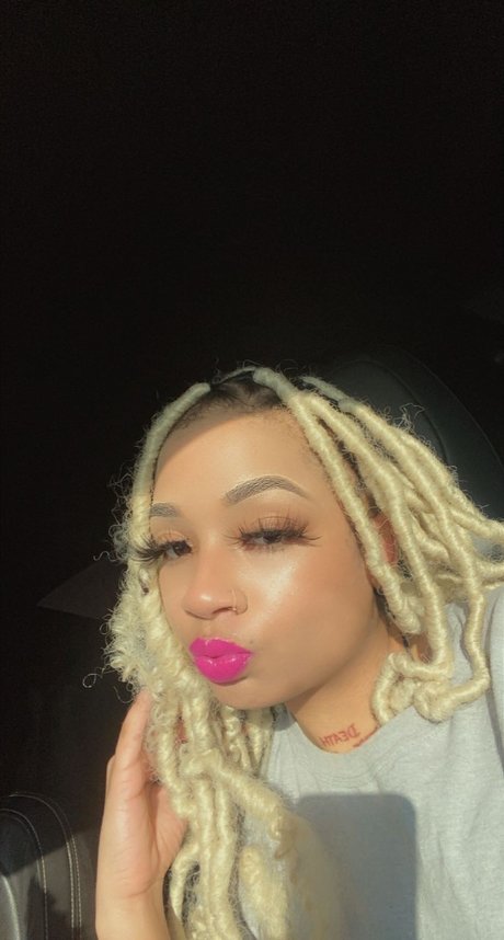 Naken lekkede OnlyFans-bilde av Nola