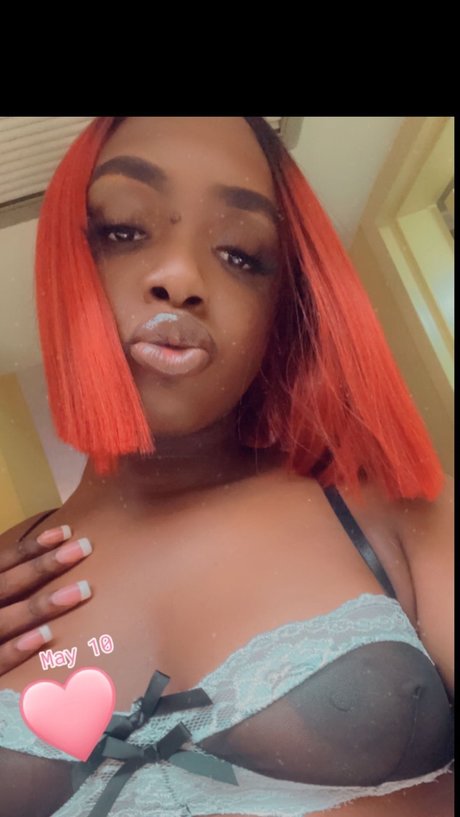 Naken läckt OnlyFans-bild av Milancreams
