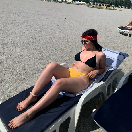 Naken läckt OnlyFans-bild av Andreea Pana