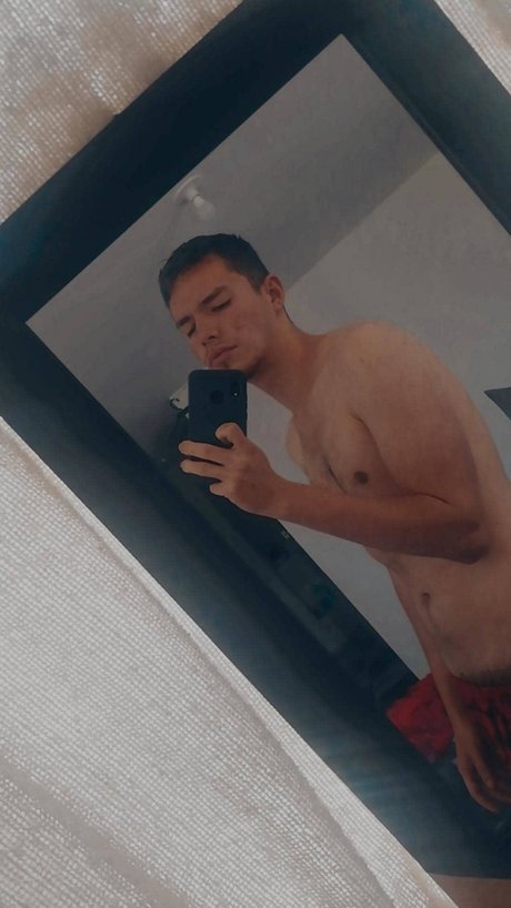 Naken lekkede OnlyFans-bilde av Andres Tovar
