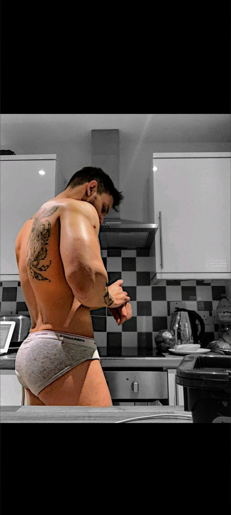 Naken lekkede OnlyFans-bilde av Andrade30uk