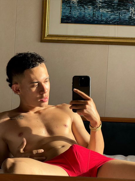 Naken lekkede OnlyFans-bilde av Miguel Vera