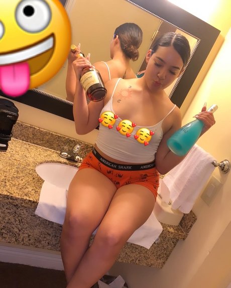 Naken läckt OnlyFans-bild av Michi