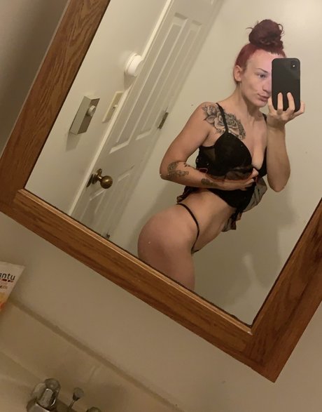 Naken lekkede OnlyFans-bilde av Carly
