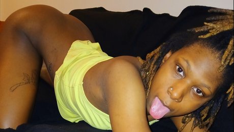 Naken lekkede OnlyFans-bilde av Carahcaramel