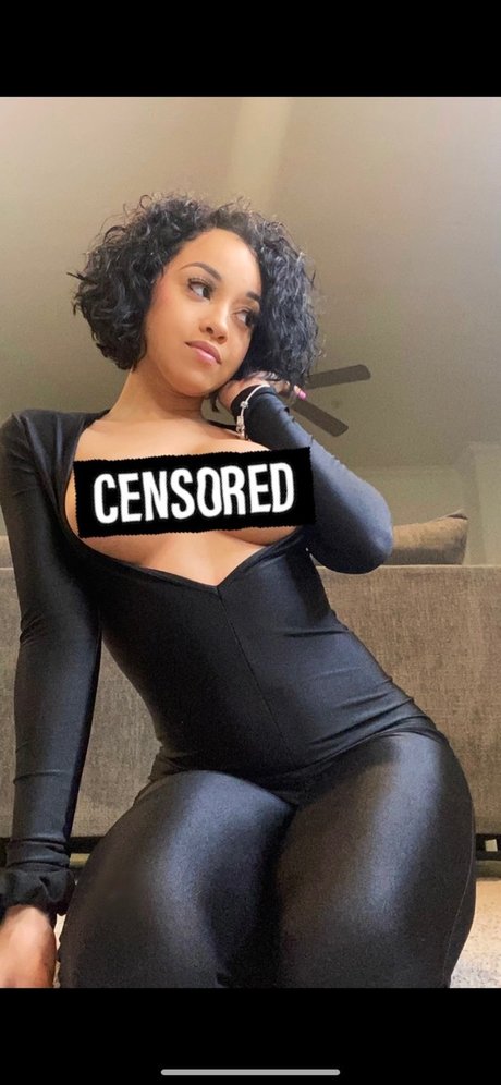 Nahá fotka uniklých OnlyFans od 4everambi