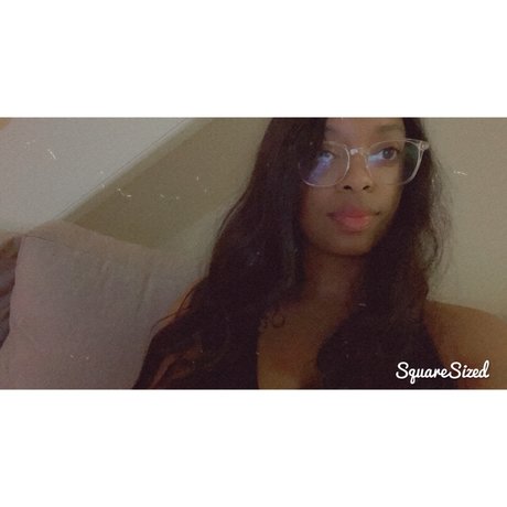 Nahá fotka uniklých OnlyFans od Zoey