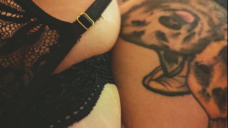Обнаженная фотография утечки OnlyFans от Q 