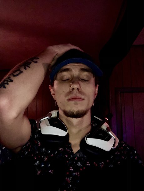 Naken lekkede OnlyFans-bilde av Jdmboy