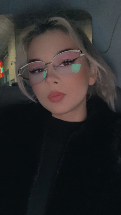 Nahá fotka uniklých OnlyFans od Mira