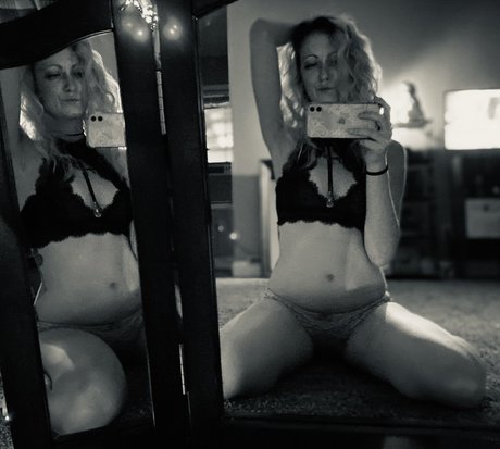 Naken läckt OnlyFans-bild av Kat