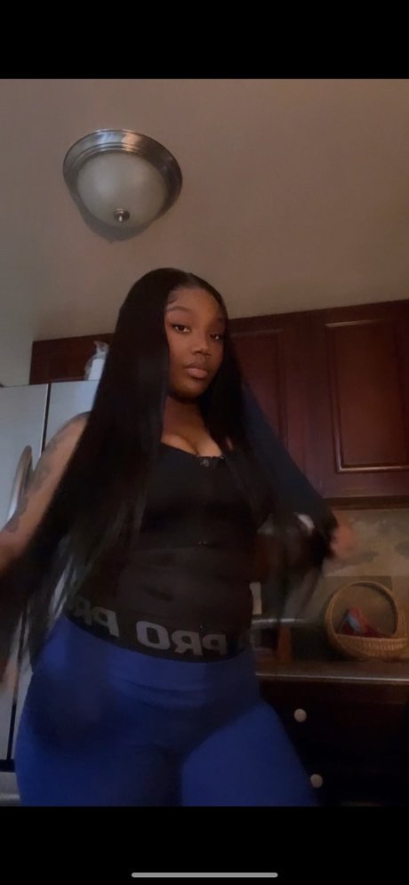 Naken lekkede OnlyFans-bilde av Jiaa Marie