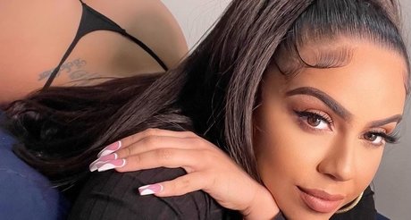 Naken lekkede OnlyFans-bilde av Jasmine Bella