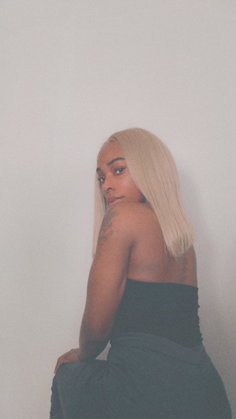 Naken lekkede OnlyFans-bilde av Tori