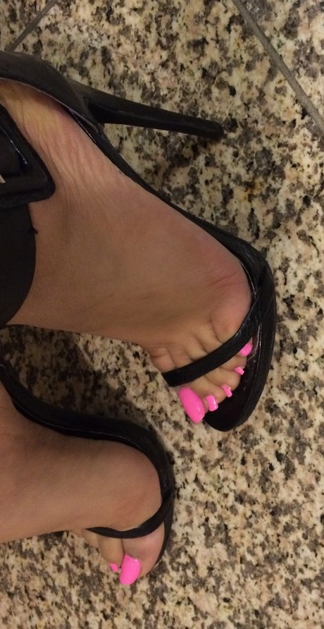 Naken lekkede OnlyFans-bilde av Blondeinstilettoheelsonly
