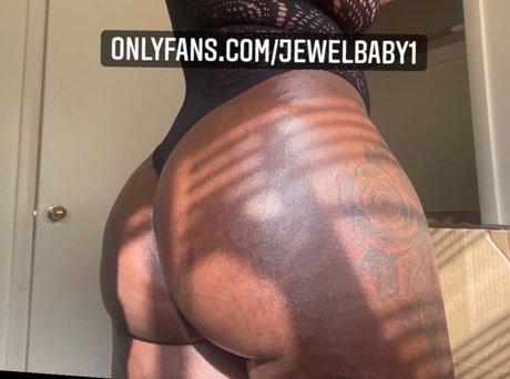 Naken läckt OnlyFans-bild av Jewel Gohangon