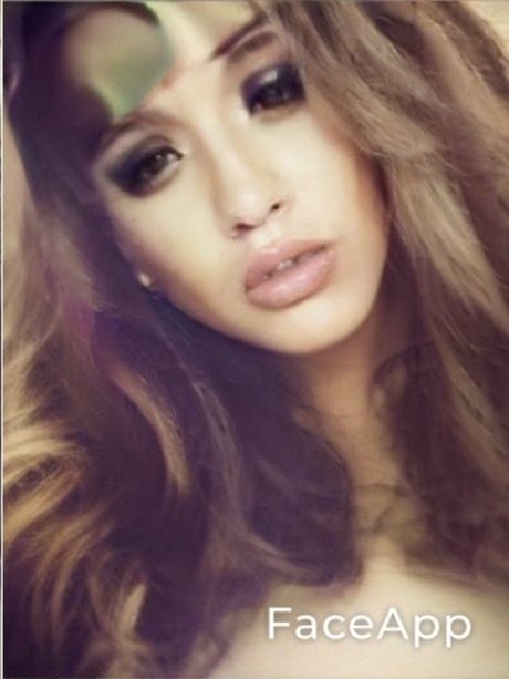 Naken lekkede OnlyFans-bilde av Jazelle Isabella