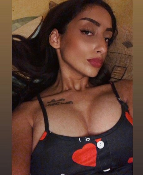 Naken lekkede OnlyFans-bilde av Hot Virgin 