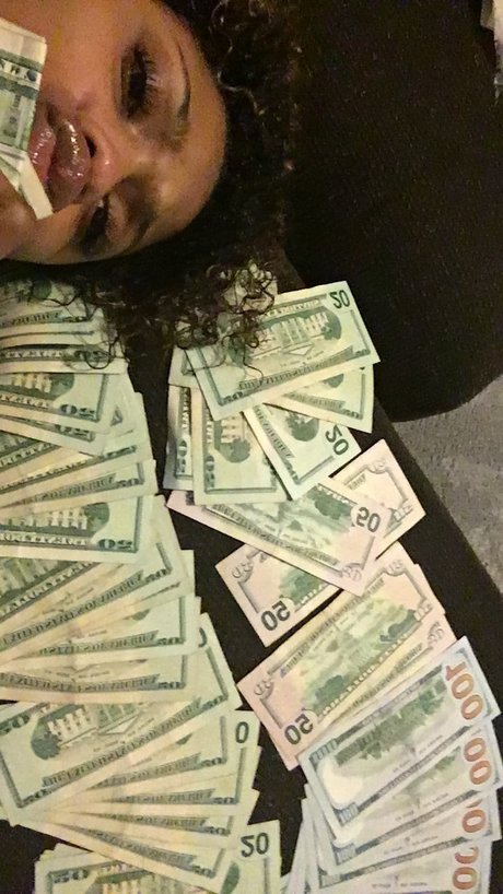 Naken läckt OnlyFans-bild av Mizzy