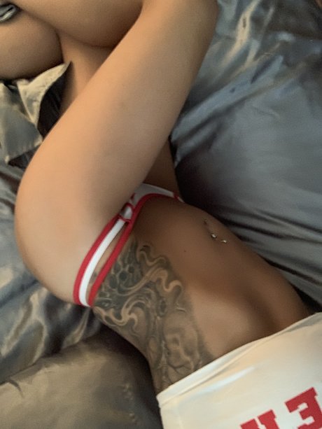 Naken lekkede OnlyFans-bilde av Mizzy Bender