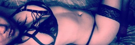 Nahá fotka uniklých OnlyFans od Mizzlolabankz