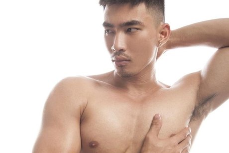 Naken läckt OnlyFans-bild av Shiren Huang
