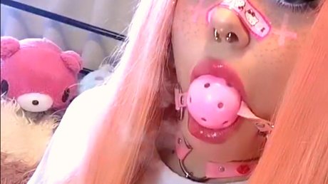 Naken lekkede OnlyFans-bilde av Kat Kanna