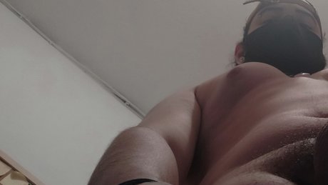 Naken lekkede OnlyFans-bilde av Yuri