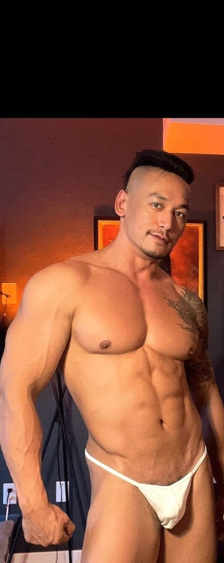 Naken läckt OnlyFans-bild av Han Cross