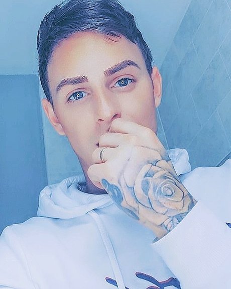 Nahá fotka uniklých OnlyFans od Cameron James