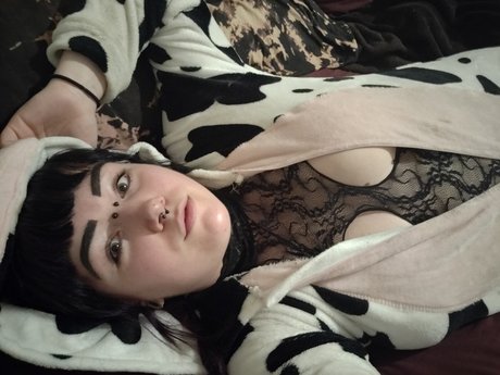 Nahá fotka uniklých OnlyFans od Moo Milf