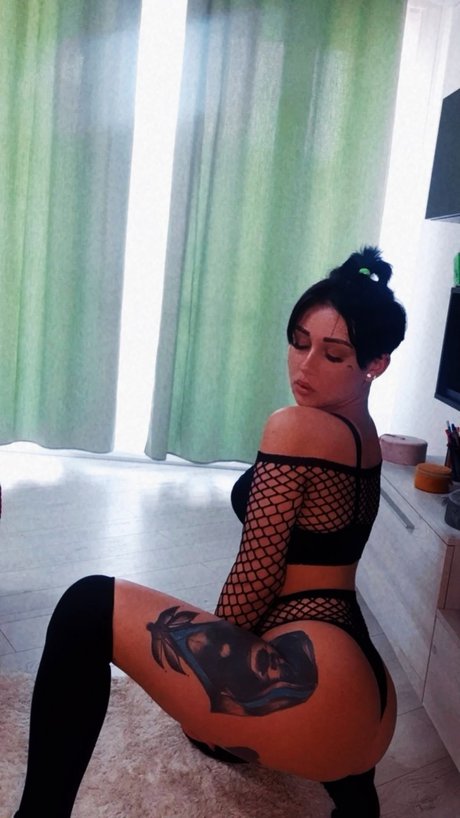 Naken läckt OnlyFans-bild av Monika Monika