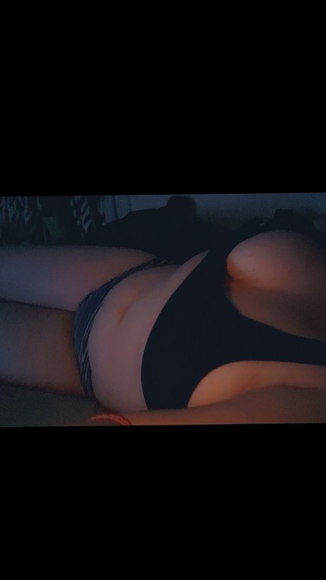 Naken lekkede OnlyFans-bilde av Momo