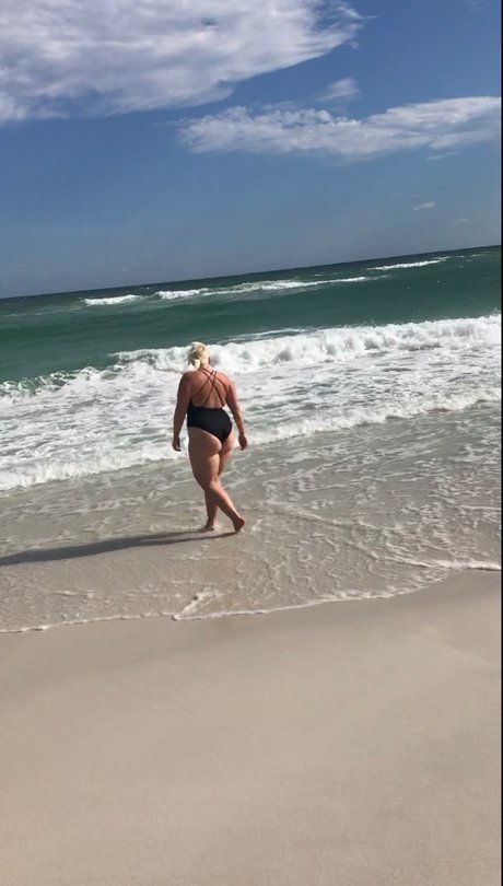 Naken lekkede OnlyFans-bilde av Miss Booty