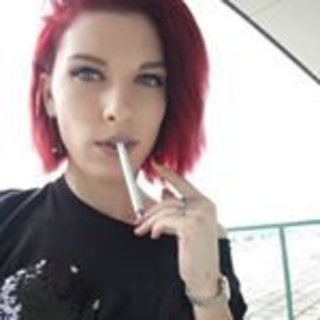 Naken läckt OnlyFans-bild av Heavysmokerprincess