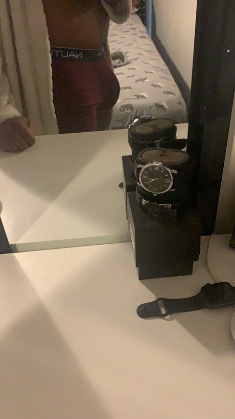 Naken lekkede OnlyFans-bilde av Mrcurve101