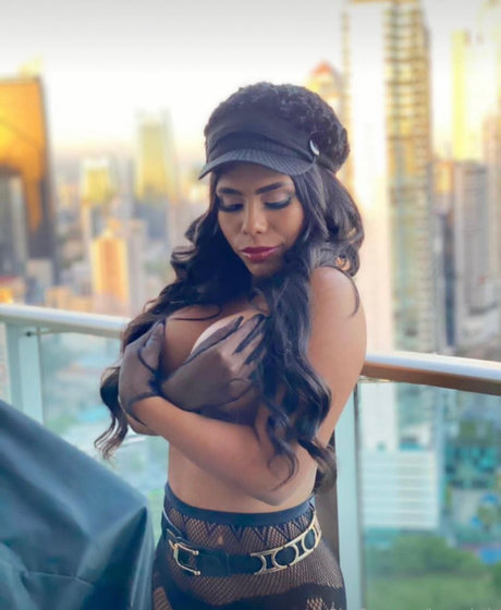 Naken lekkede OnlyFans-bilde av Honey