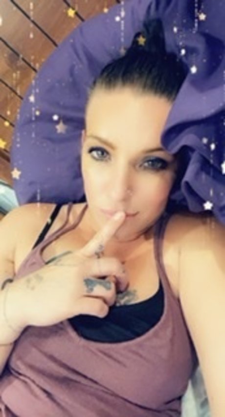 Naken lekkede OnlyFans-bilde av Queenofthebrokenhearted420