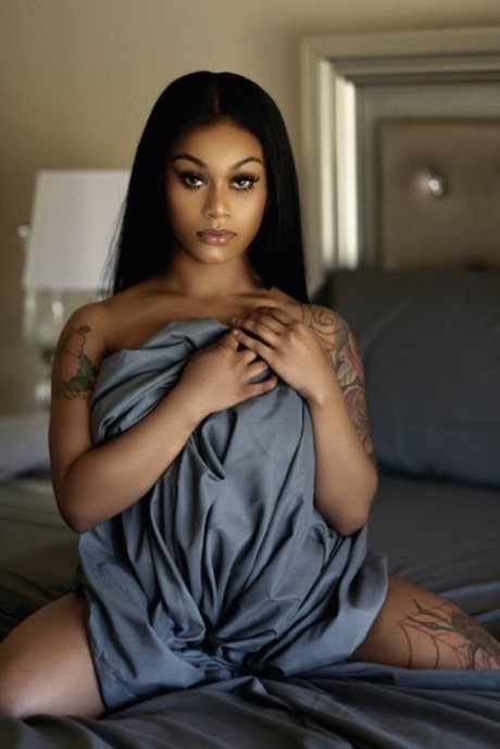 Naken lekkede OnlyFans-bilde av Pinky