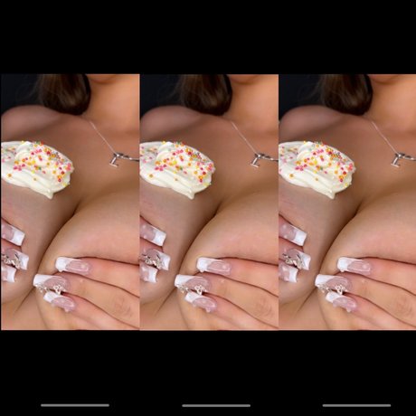 Naken lekkede OnlyFans-bilde av Petite Latina Top 26