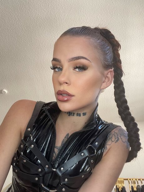 Naken lekkede OnlyFans-bilde av Lady Diavolo